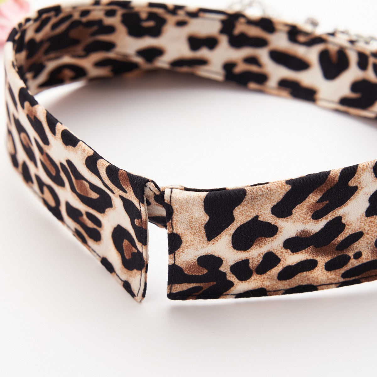 serane-leopard-knit-collar-2.jpg